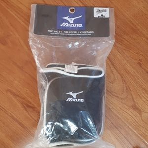 NWT Mizuno T1 Volleyball Kneepads